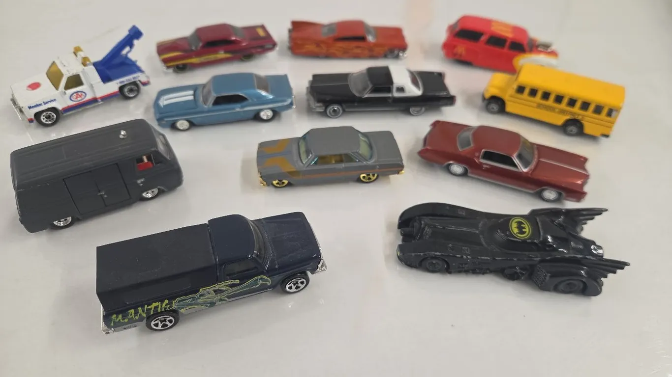 12 - 1/64 Cars & Trucks