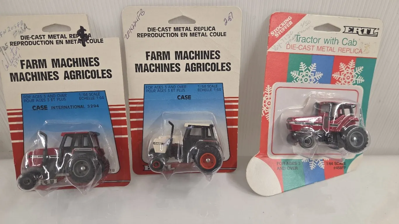3 - 1/64 Vintage CaseIH 3294, CaseIH 7130 & Case 2594 - NIB