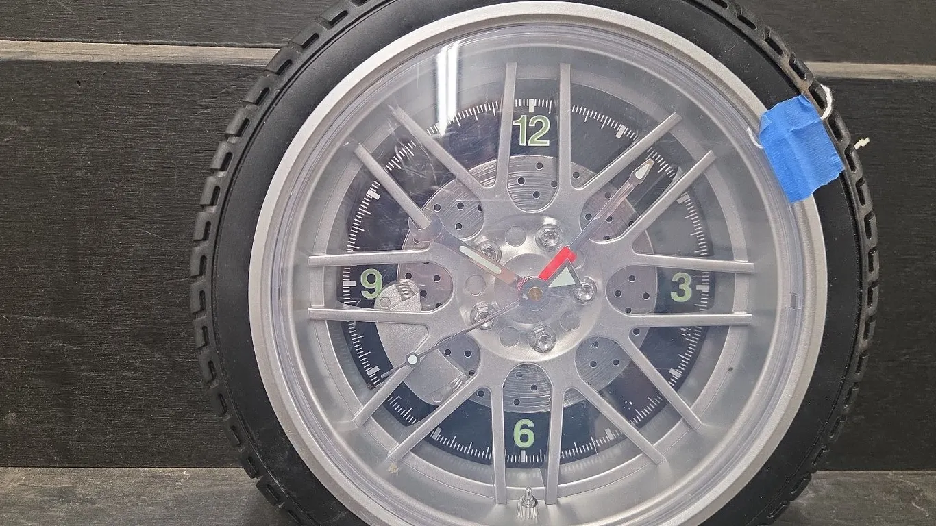 Battery Op Tire Clock