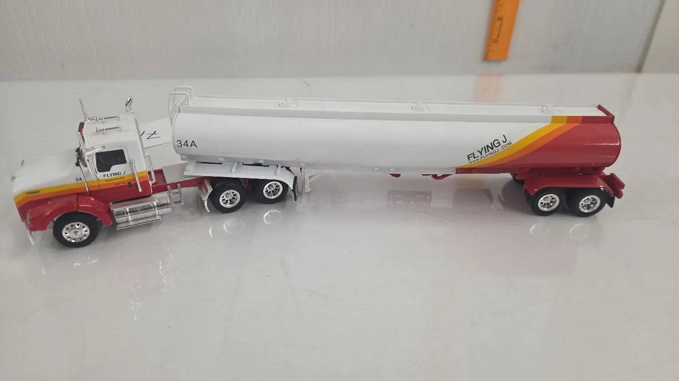 1/58? Kenworth/Flying J Semi & Tanker