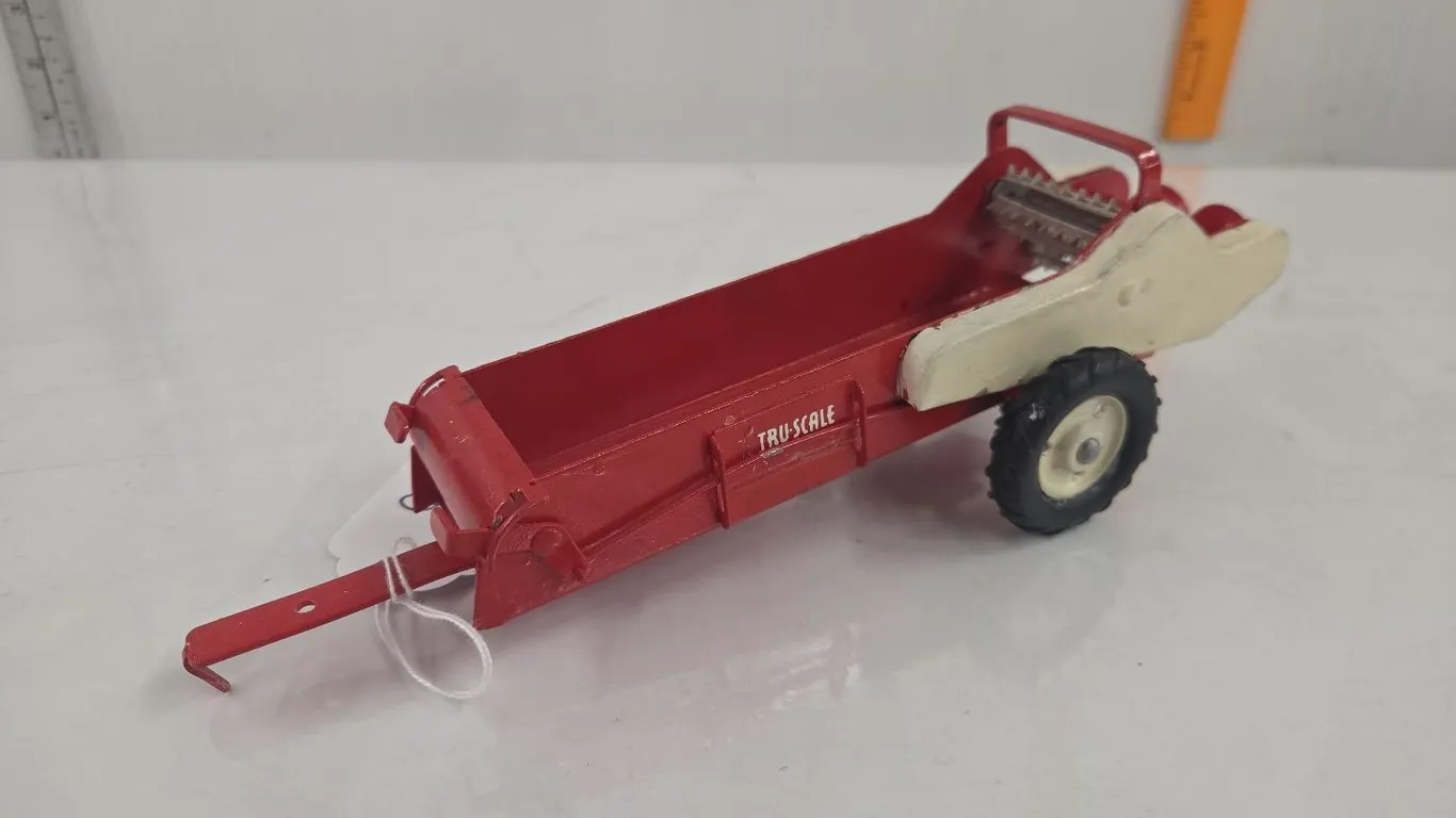 1/16 Tru Scale Manure Spreader - repainted