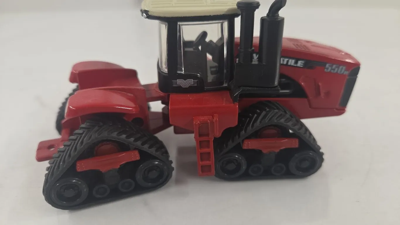 1/64 Versatile 550DT 4WD Tractor