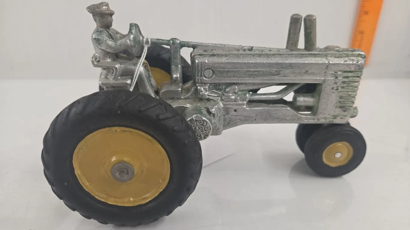 1/16 JD A w/ driver - vintage