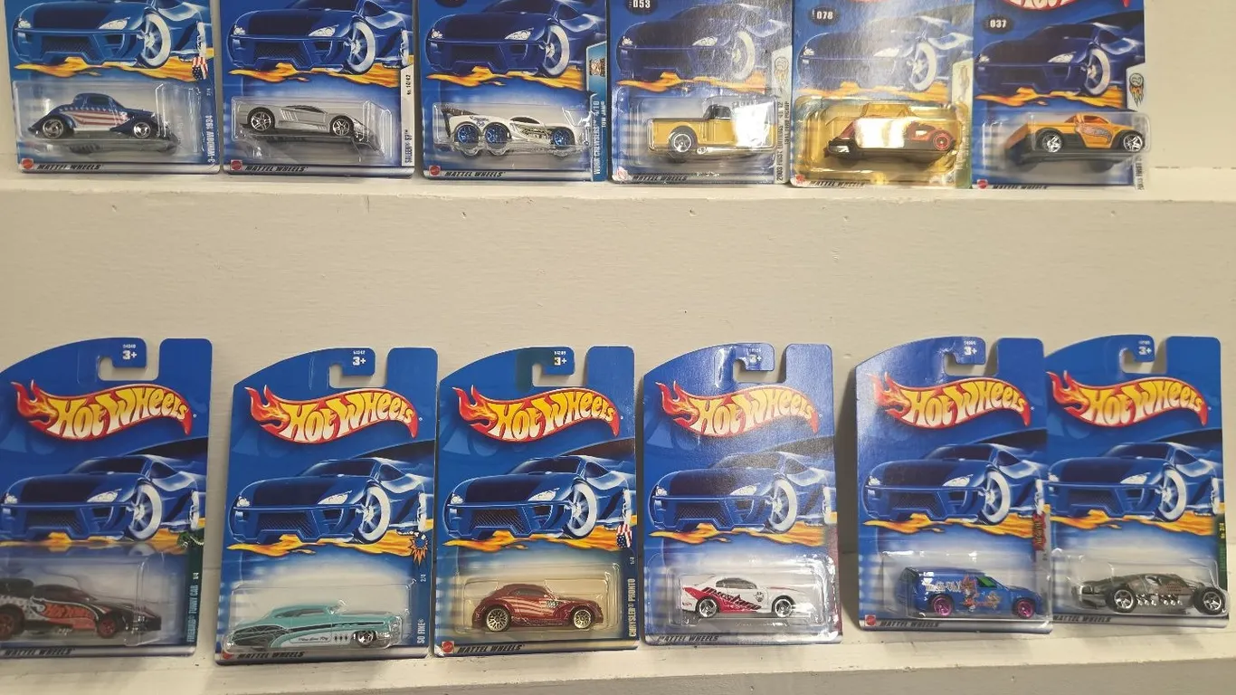 18 - Hot Wheels NIB