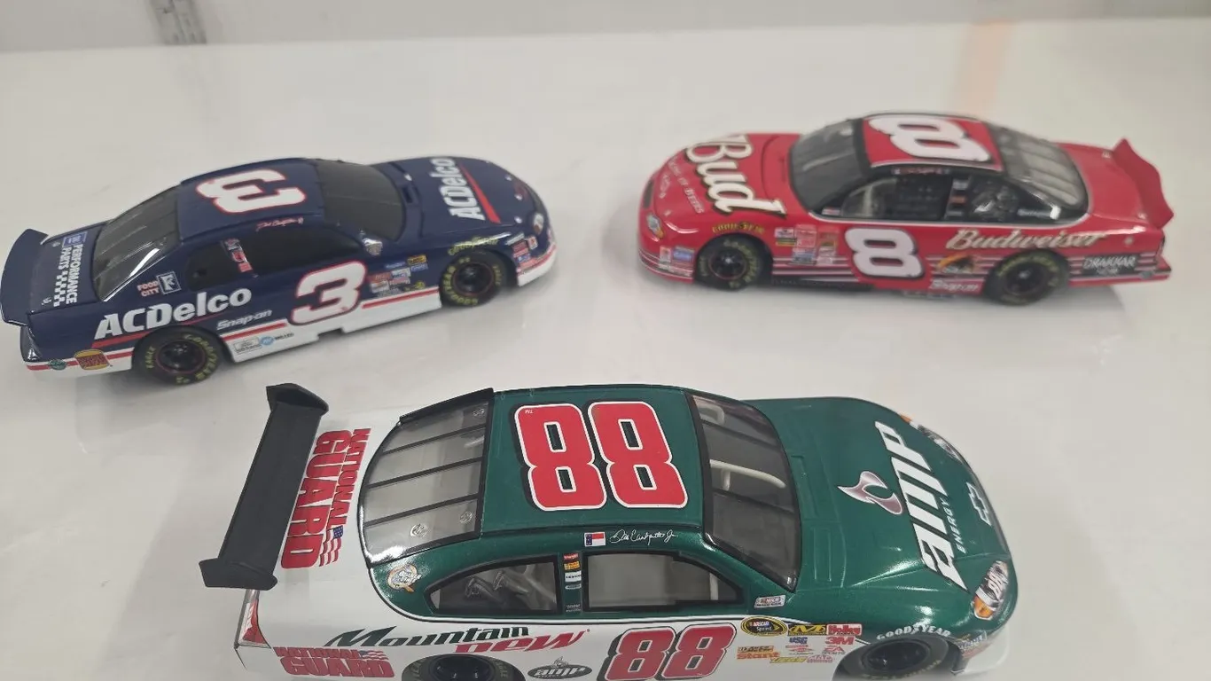 3 - 1/24 Dale Earnhardt Jr. NASCARS - Chevrolet Monte Carlos
