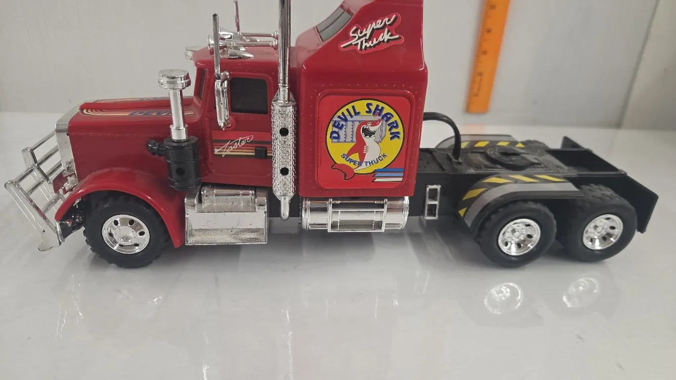 Devil Shark Battery Op Truck - not tested