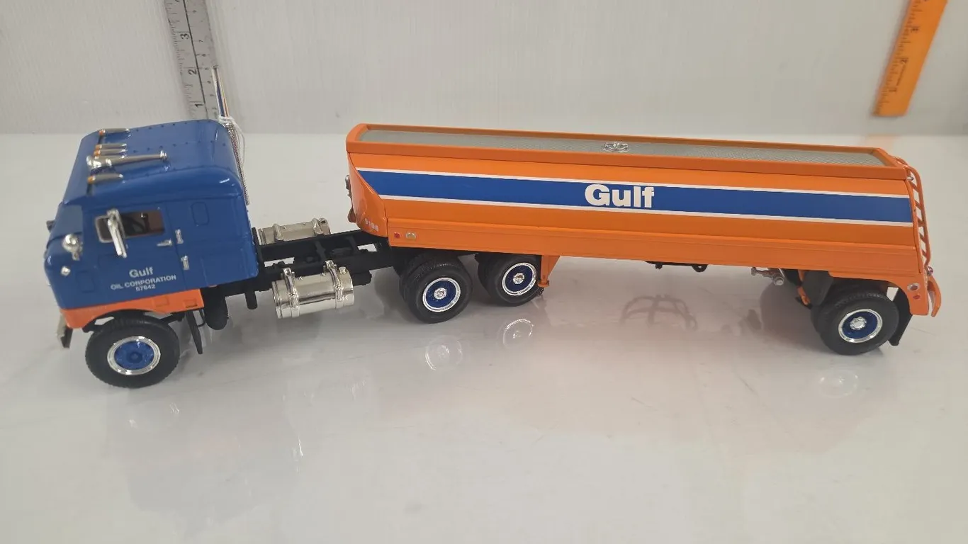 1/34 Kenworth COE Gulf fuel tanker, 1996 ed.