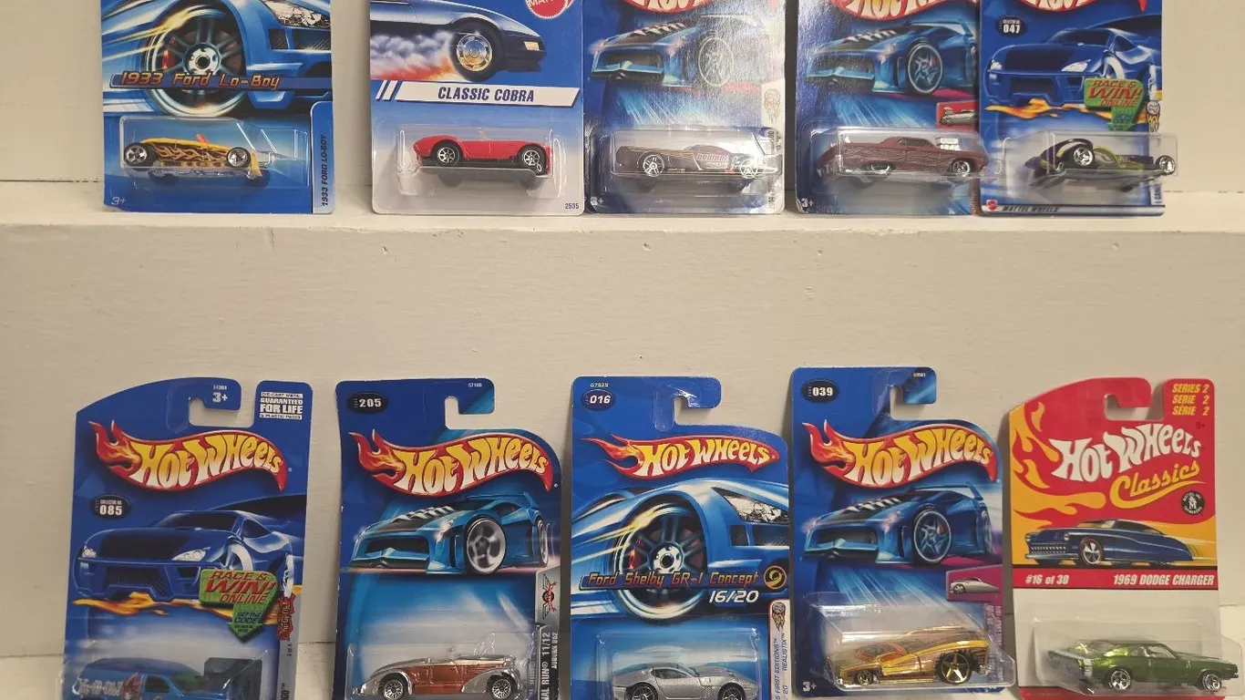 18 - Hot Wheels NIB