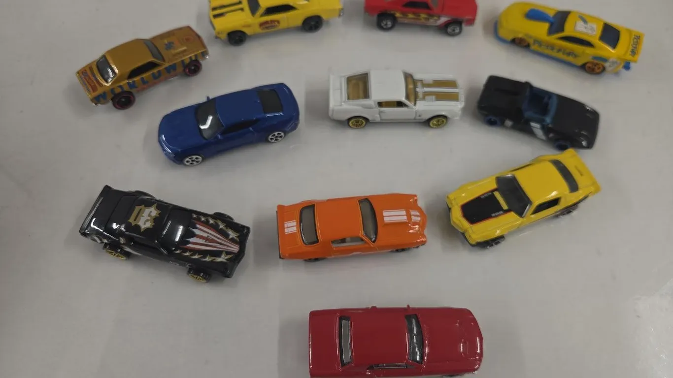 11 - Hot Wheels Cars
