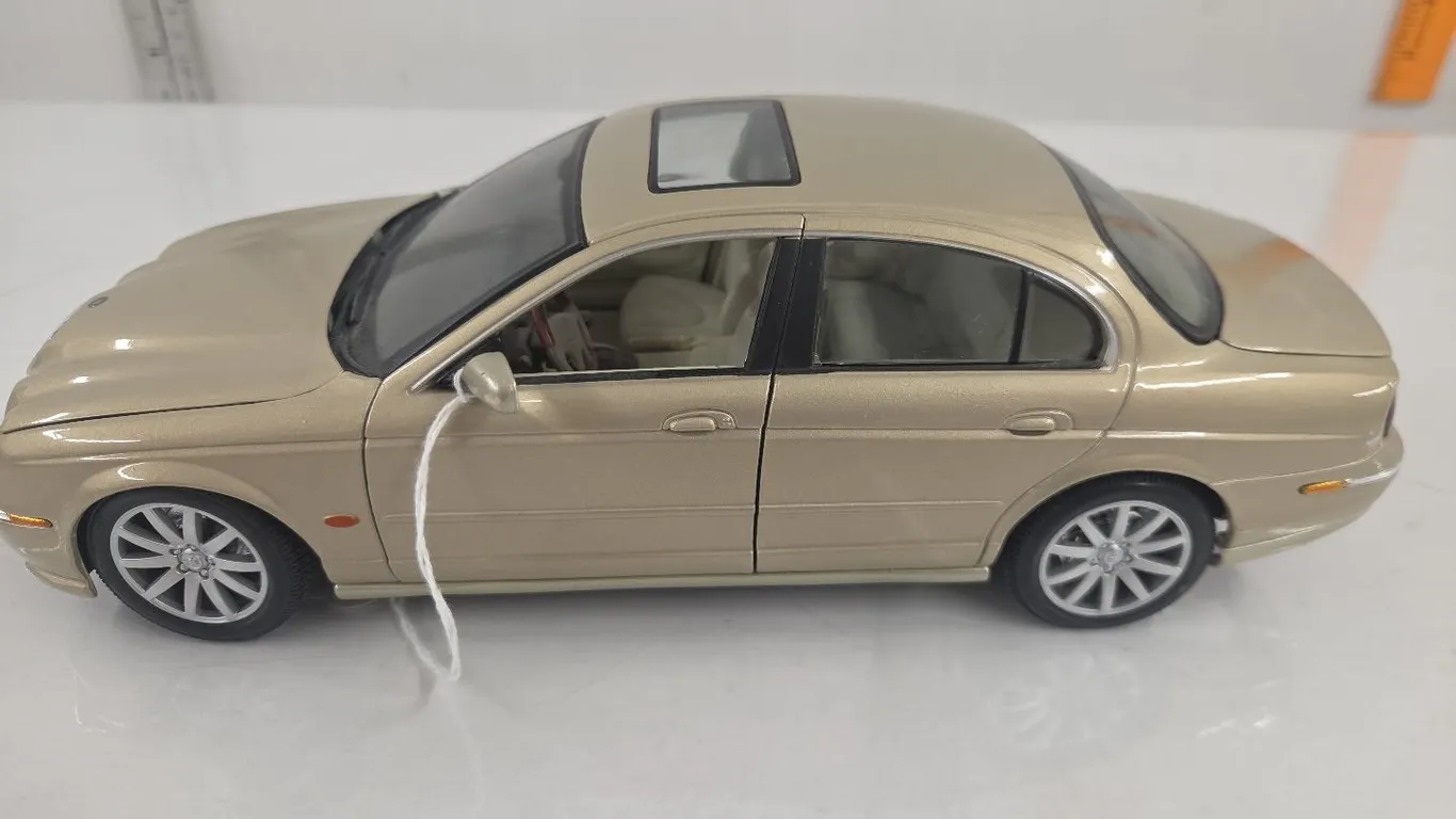 1/18 Jaguar S-Type