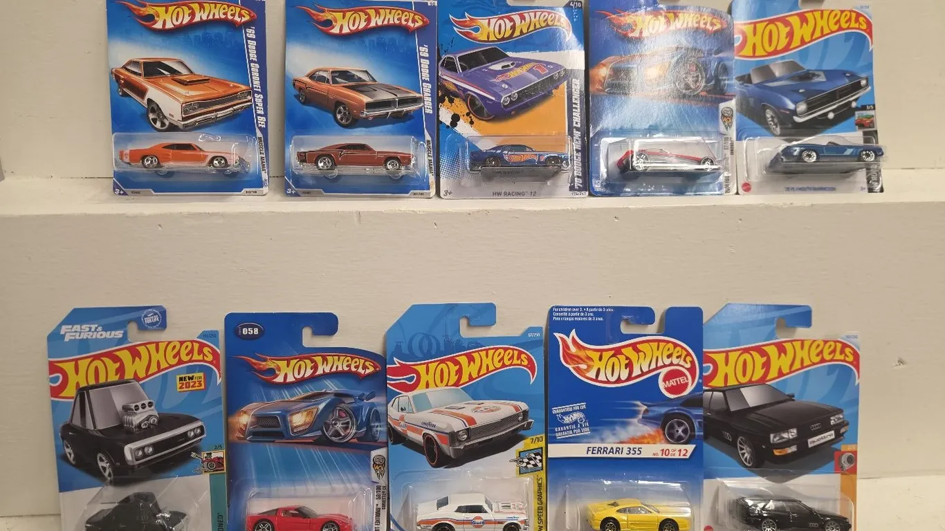 18 - Hot Wheels NIB