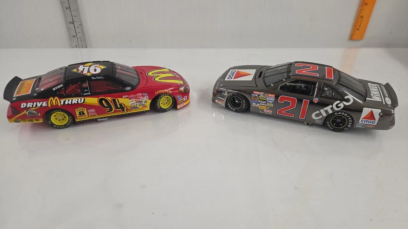 1/24 Neil Bonnett & Bill Elliott NASCARS