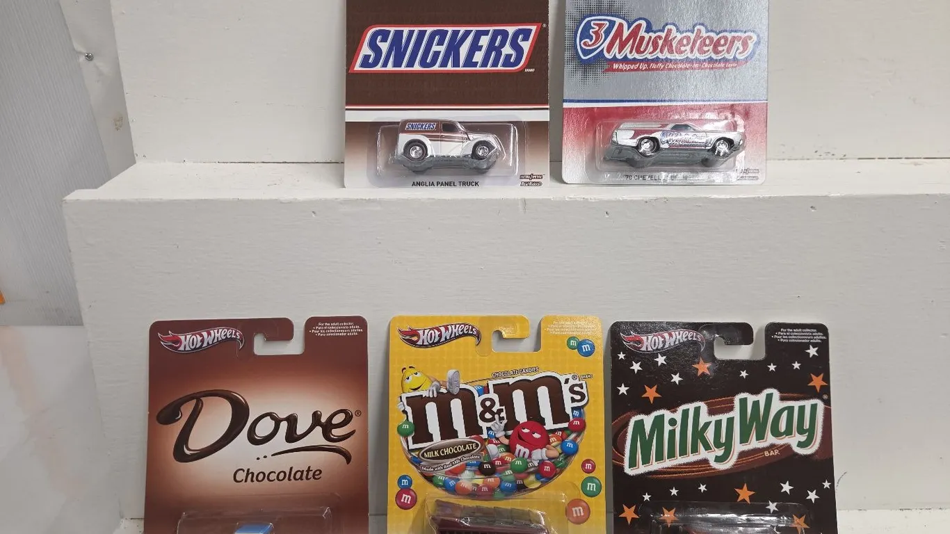 5 - Candy Brand Hot Wheels - NIB