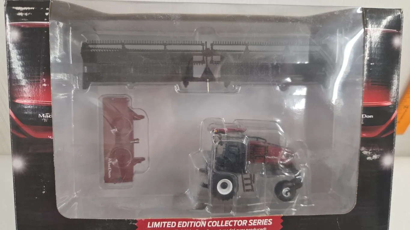 1/64 MacDon M1240 Windrower Set - NIB