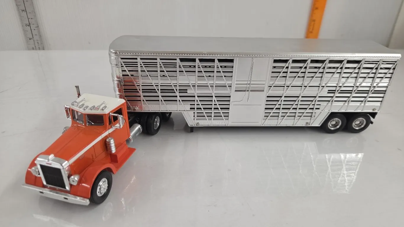 1/43? Peterbilt 380 Semi w/ Cattle Pot