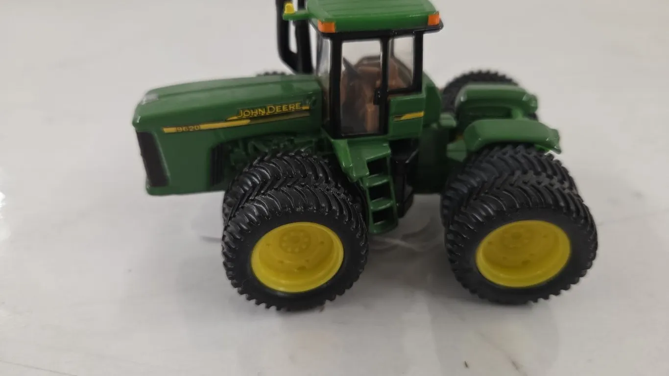 1/64 JD 9620 4WD Tractor