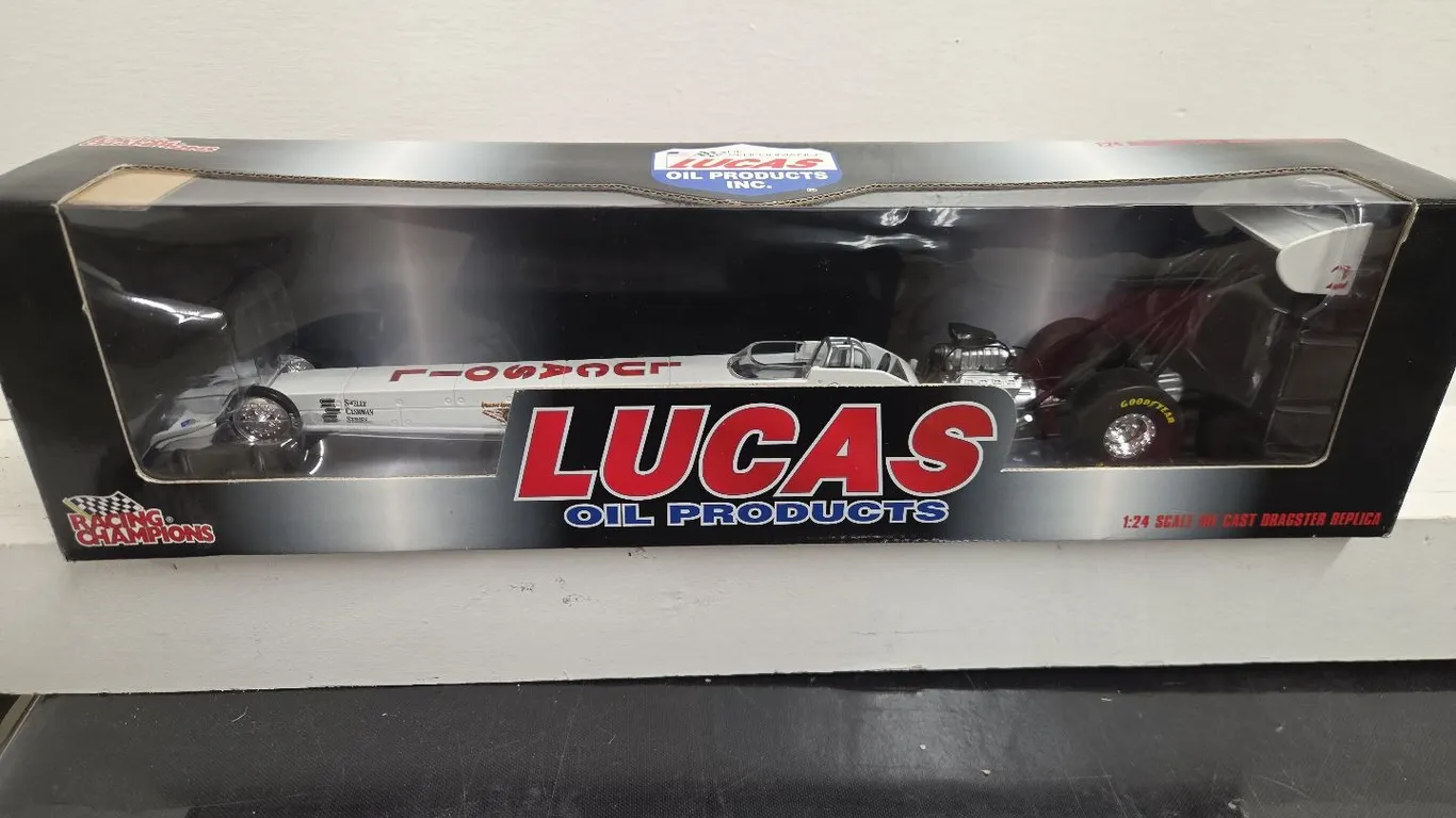 1/24 Lucas Oils Dragster - NIB