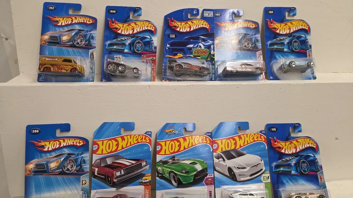 18 - Hot Wheels NIB