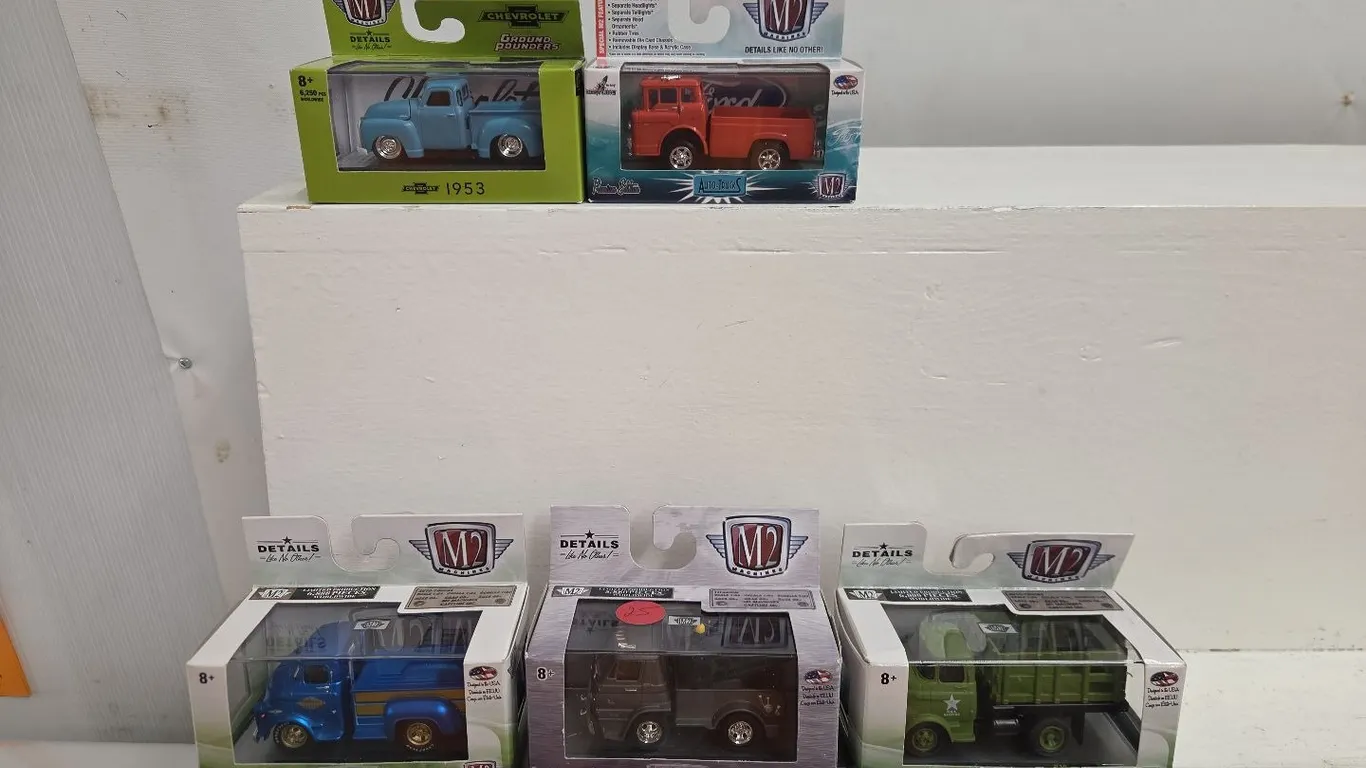 5 - 1/64 M2 Premium Ed. Trucks NIB