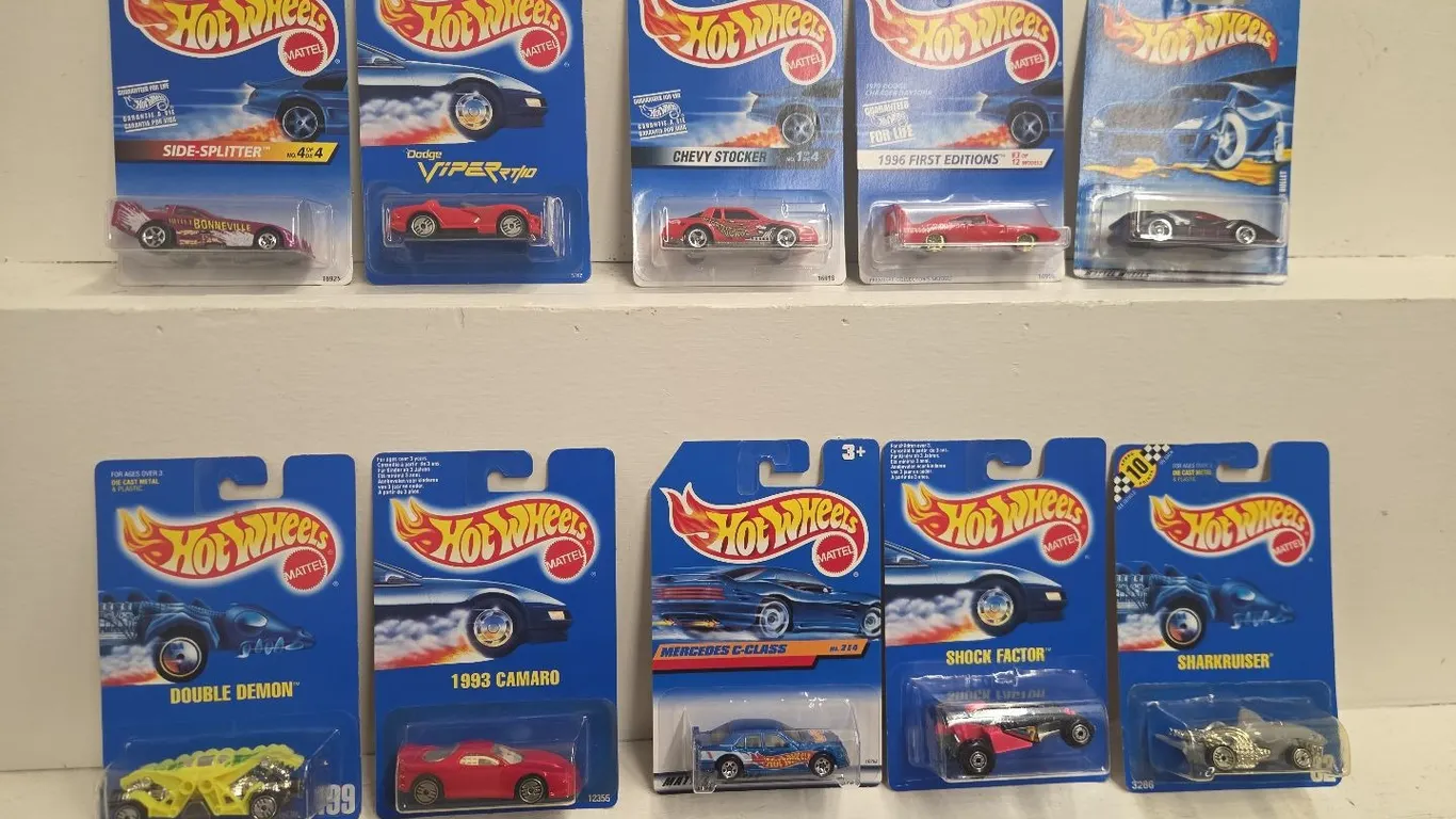 19 - Hot Wheels NIB