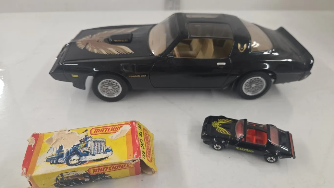 1/18 1979 Pontiac Firebird w/ Matchbox Car