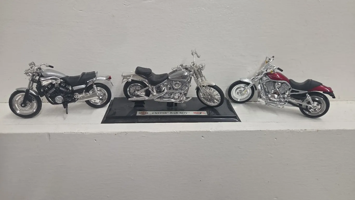 3 - 1/32 Motorcycles