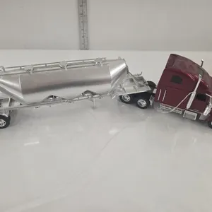 1/32 Freightliner XL Semi w/ Oil Tanker