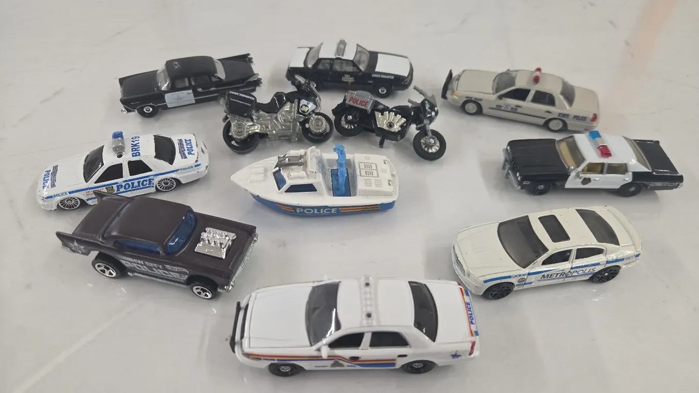 11 - 1/64 Law Enforcement Vehicles