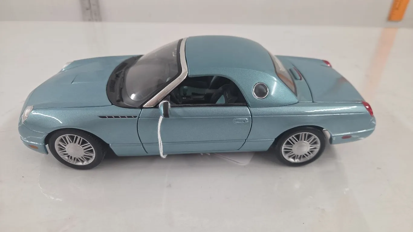 1/18 Ford Thunderbird