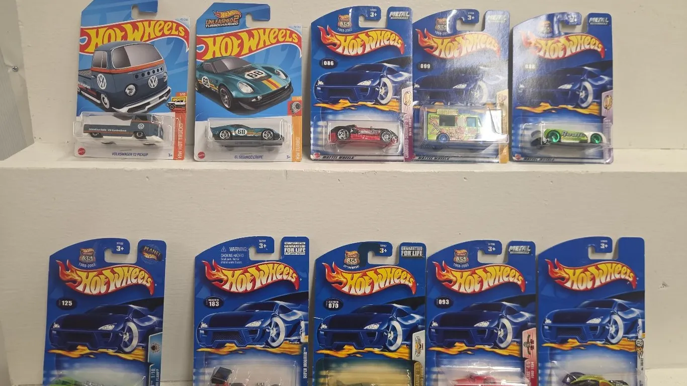 18 - Hot Wheels NIB