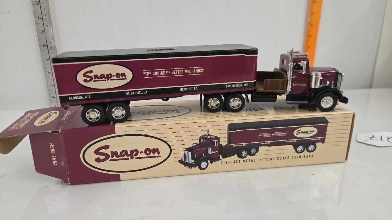 1/43 1948 Peterbilt Semi & Trailer - Snap On Limited Ed. coin bank - in box