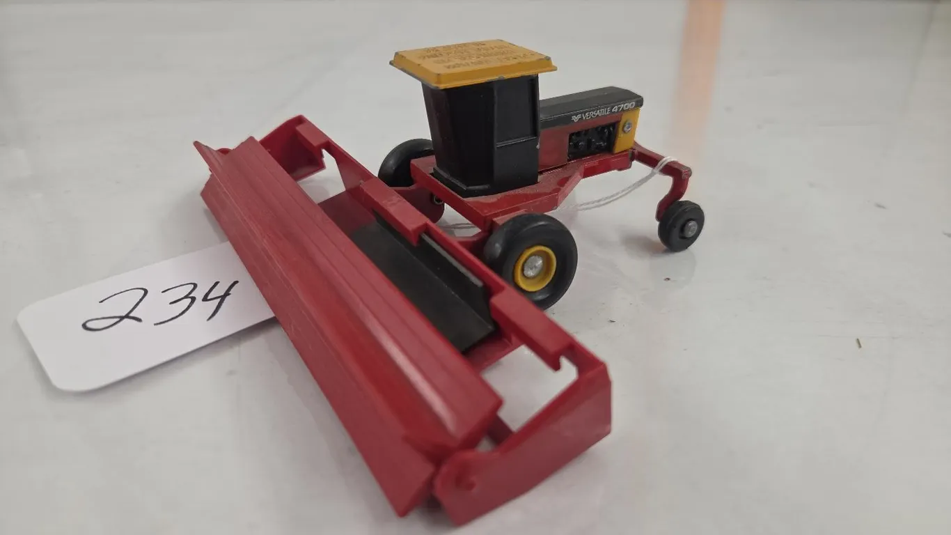 1/64 Versatile 4700 Swather, First Ed. Wpg. MB Intro Meeting, Mar. 1986