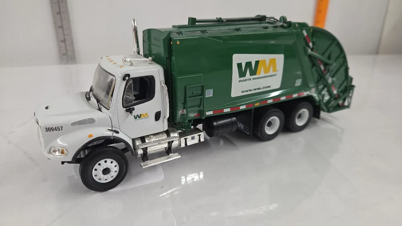 1/32 Freightliner Waste Management Garbage Truck - First Gear Toys