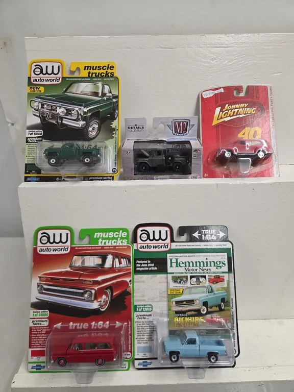 5 - 1/64 Chevrolet Trucks & Vans - NIB