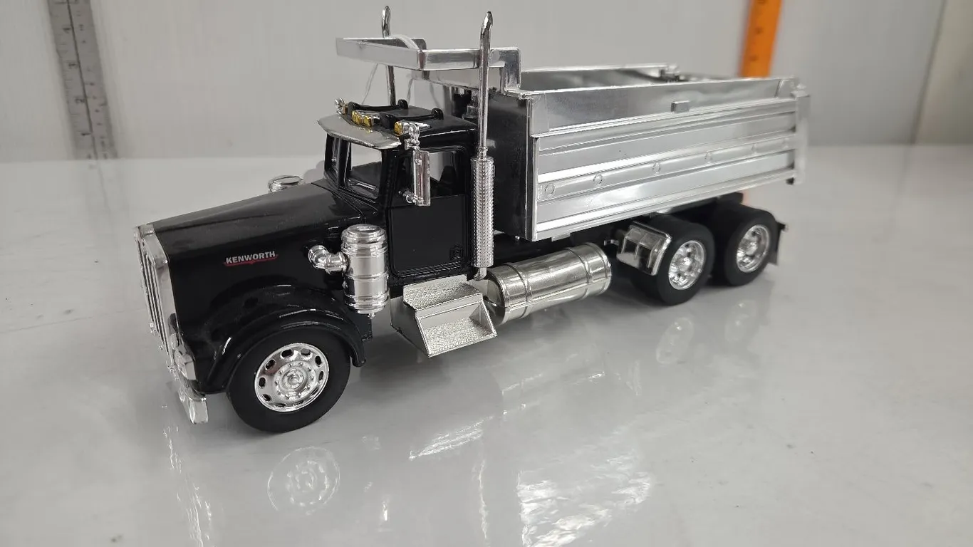 1/32 Kenworth Gravel Truck