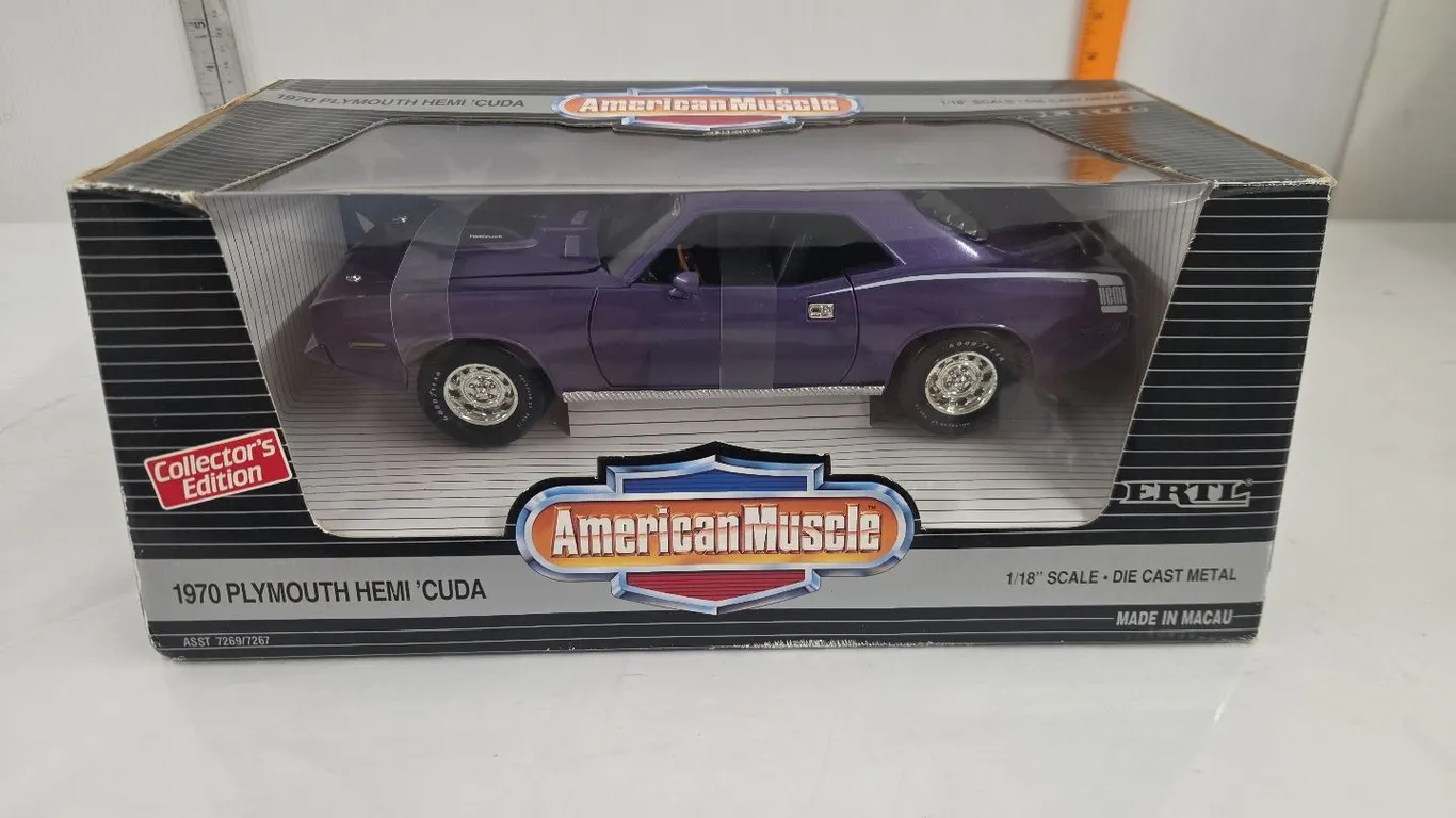 1/18 1970 Plymouth Hemi Cuda - Collector's Ed. NIB