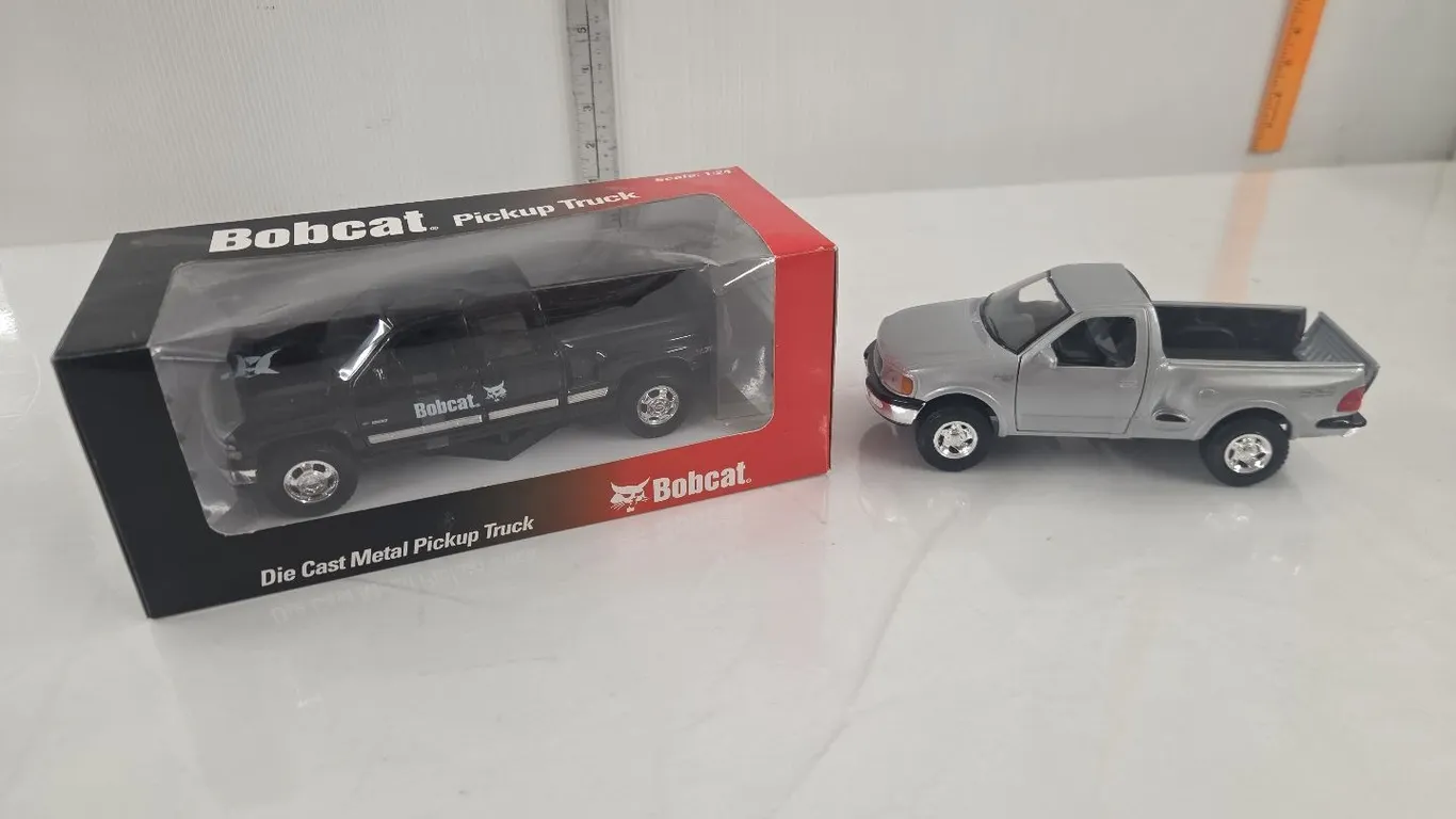 1/24 Chevrolet Silverado 1500 - Bobcat Ed., NIB & 1997Ford F-Series