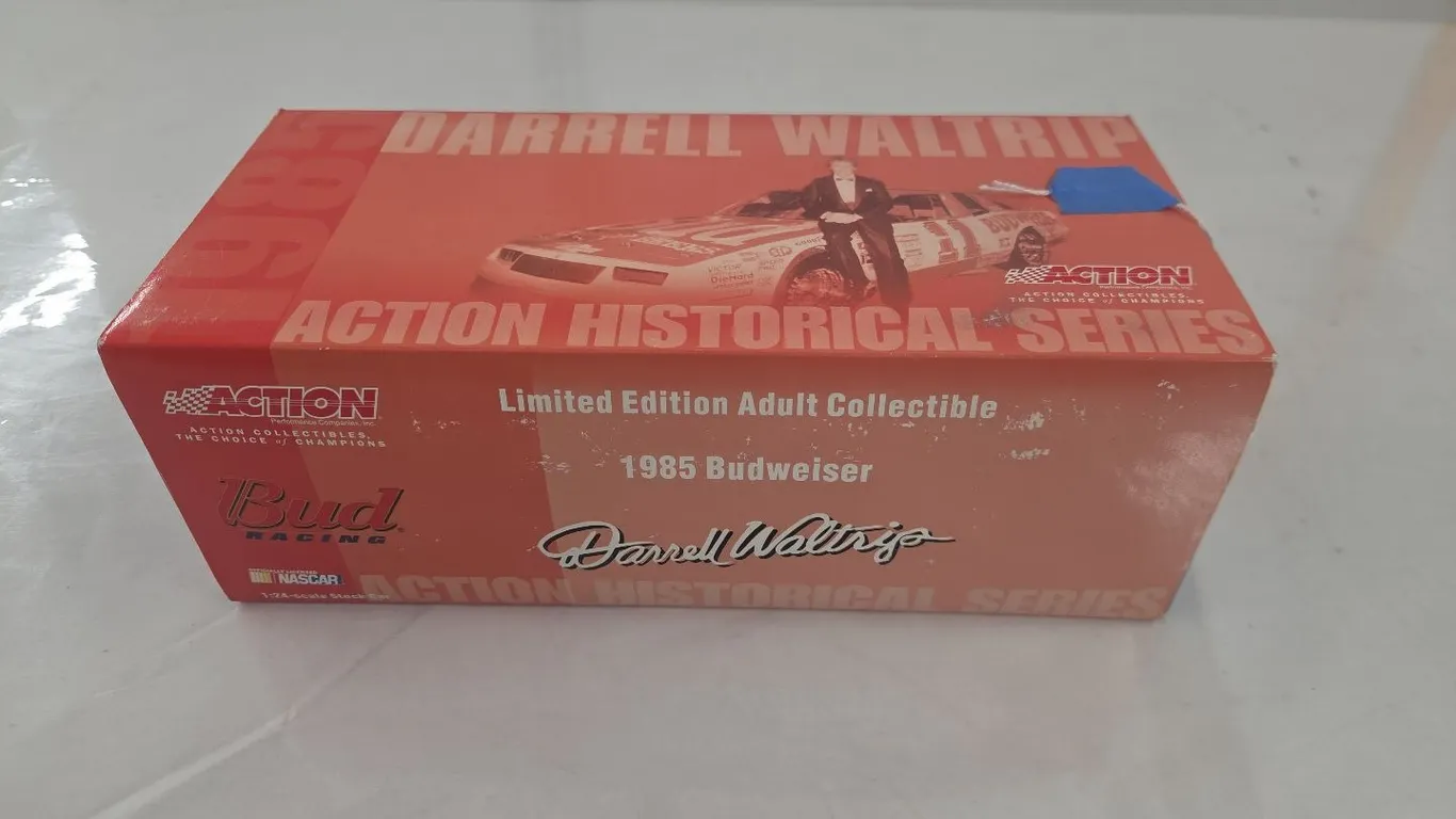 1/24 1985 Darrell Waltrip Budweiser Car - Limited ed. 1 of 8508 - in box
