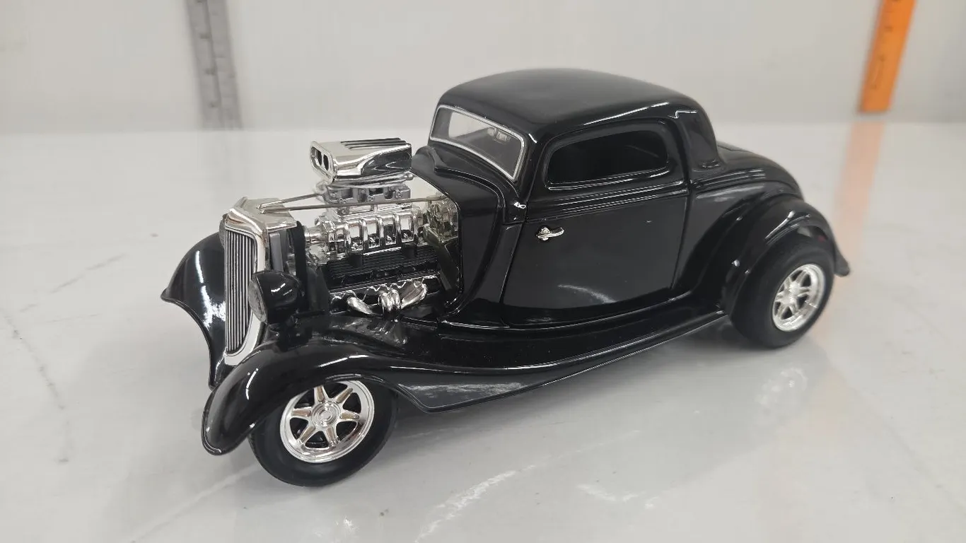 1/18 1934 Ford Coupe, limited ed. 1242 of 5000