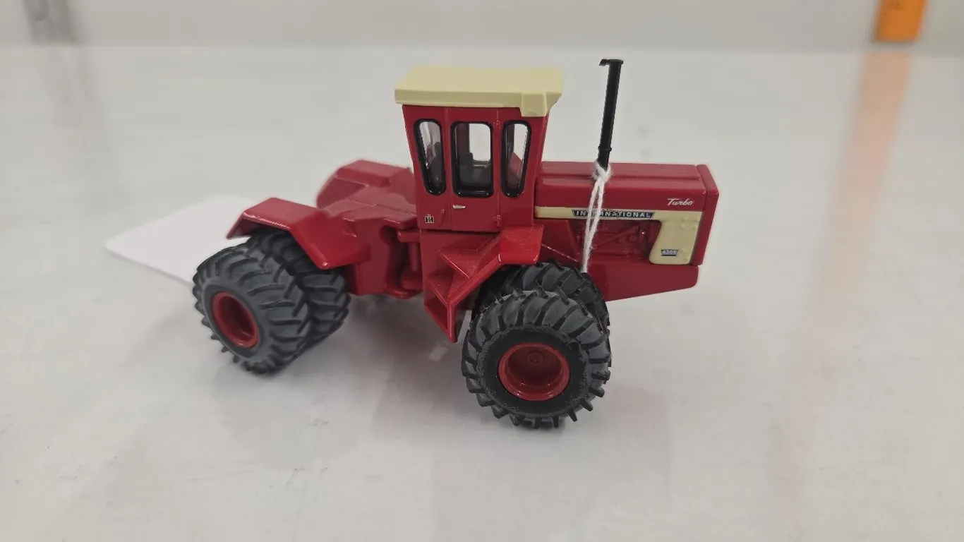 1/64 IH 4366 Turbo 4WD