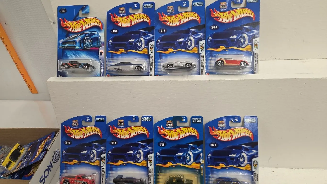 18 - Hot Wheels - NIB