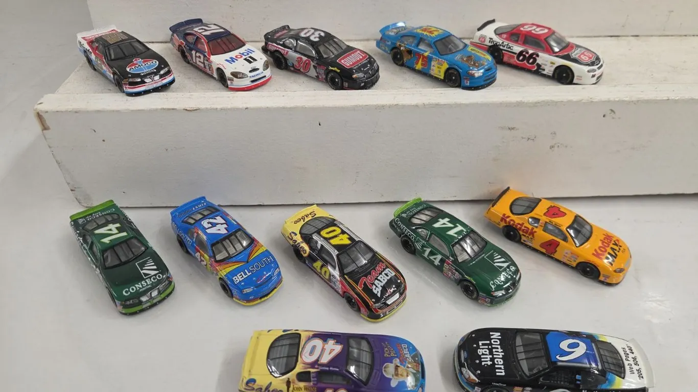 11 - NASCAR Hotwheels