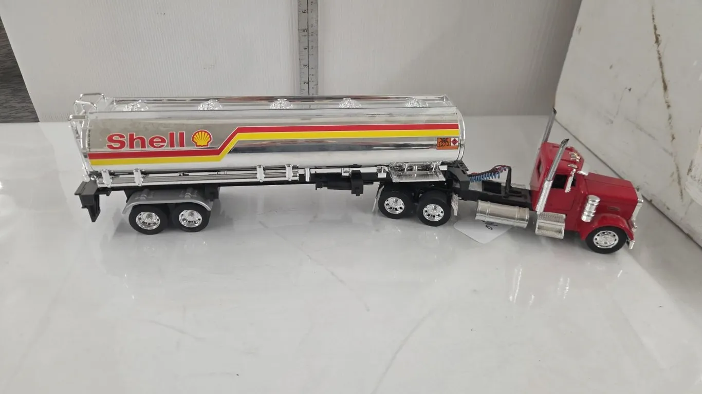 1/32 Peterbilt Semi w/ Shell Tanker; customized stacks & air lines