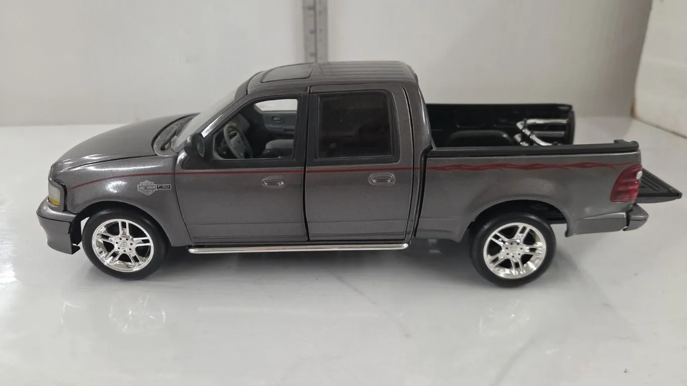 1/18 Ford F-150 Harley Davidson Ed.