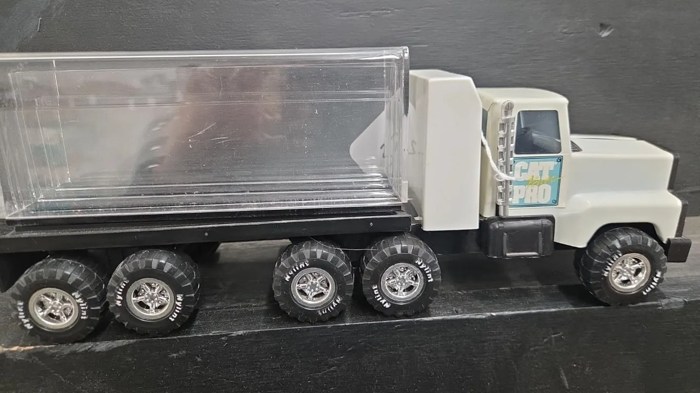 Nylint Cat Pro Semi w/ display trailer - trailer has been shortened