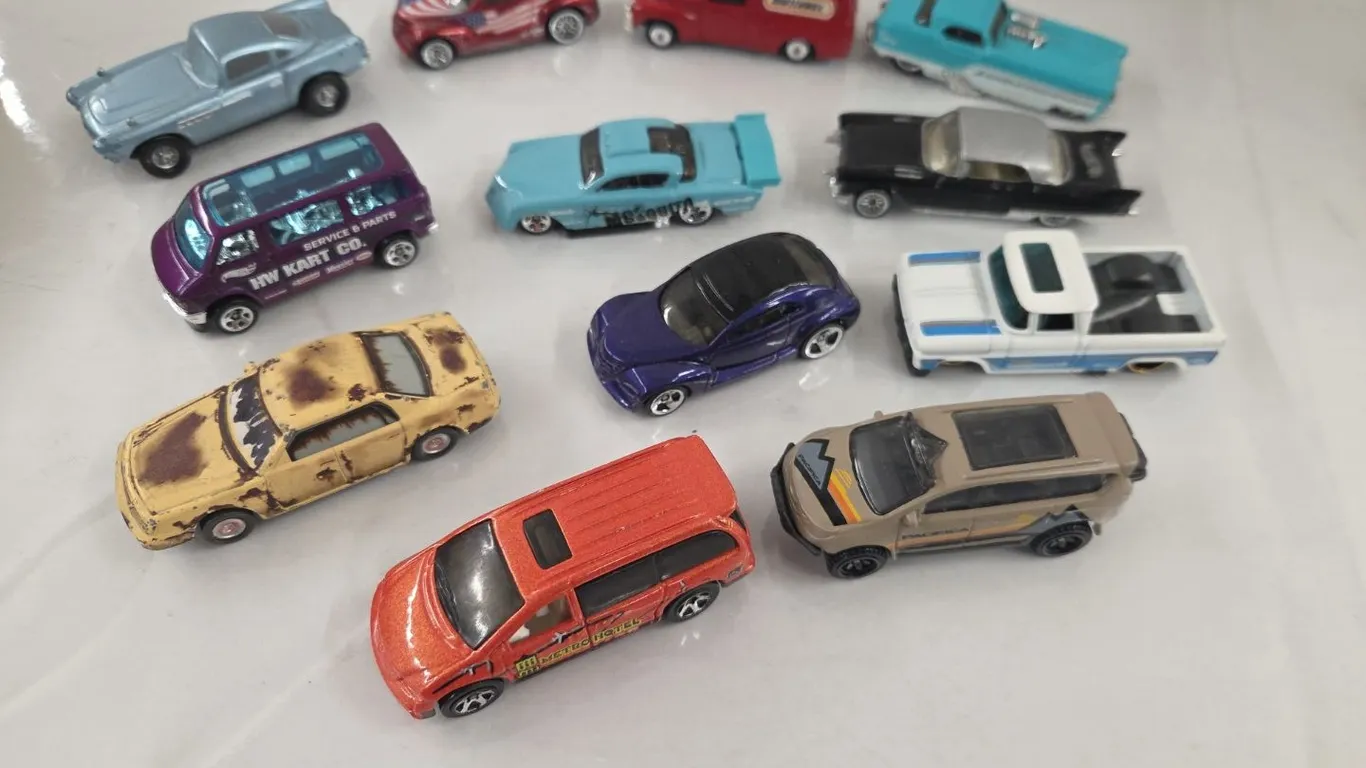 12 - Hot Wheels & Matchbox Cars
