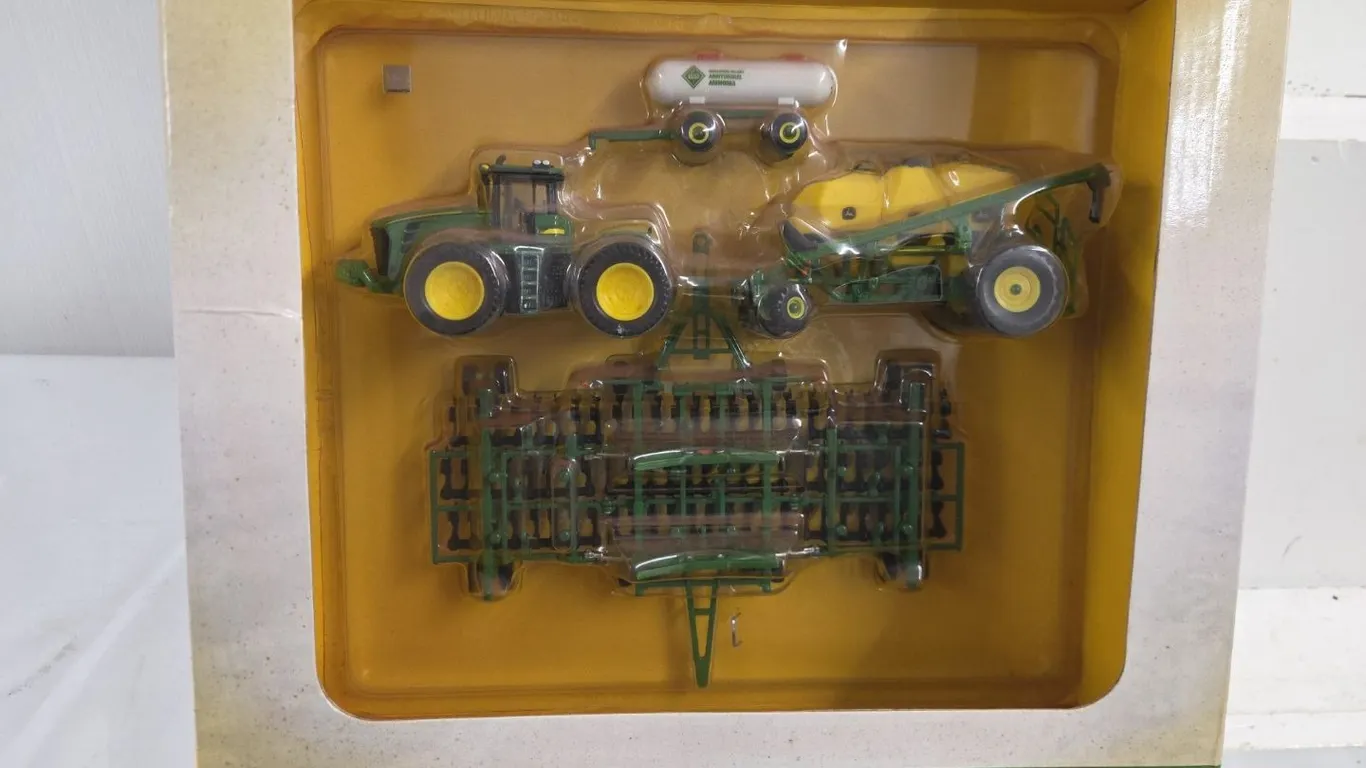 1/64 JD 9530 Tractor & Air Seeder Set - NIB