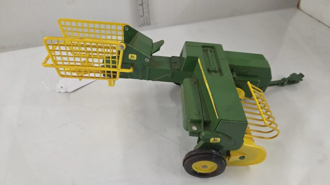 1/16 JD Sq. Baler