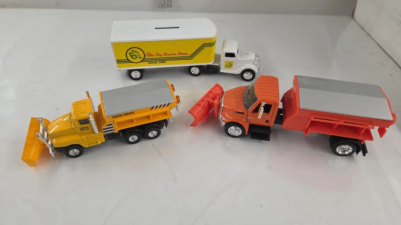 1/43 International 4300 Salt Truck & 1/58 Snow Truck & 1/32 TTT Semi & Trailer Ltd Ed. - 1 of 500