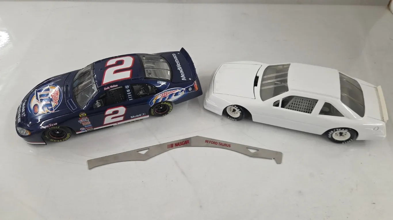 1/24 Rusty Wallace NASCAR & Model Kit Car